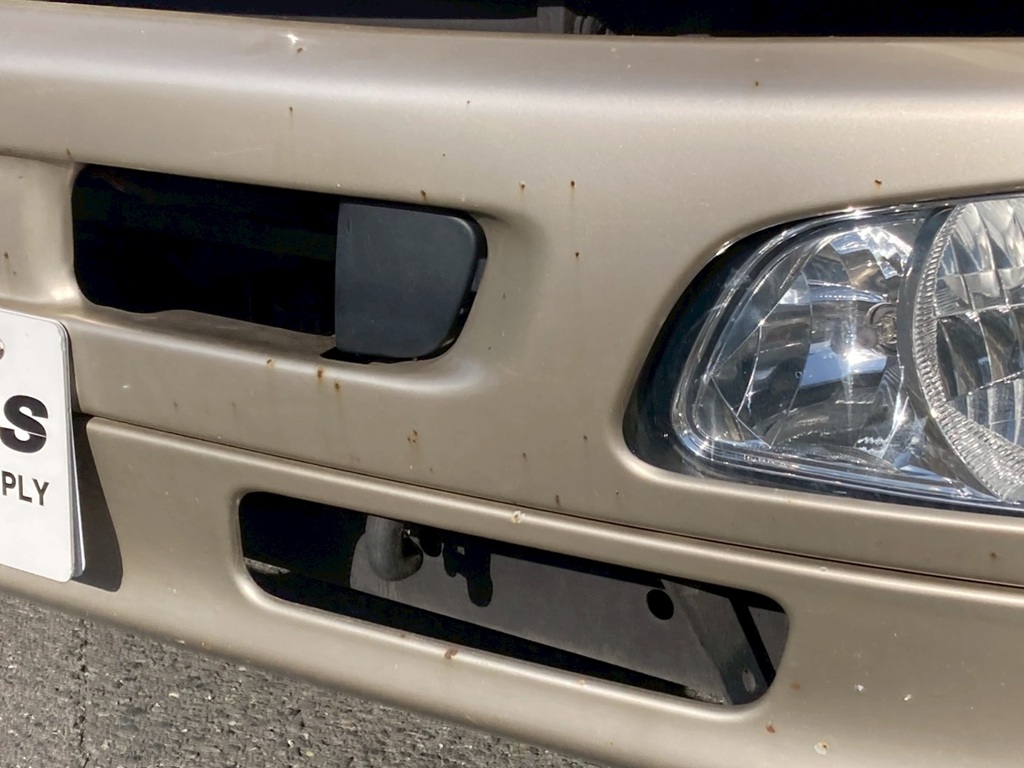 フロントバンバーに飛びキズが点々と有ります|日野 レンジャー TKG-FD7JMAG(2WD)の写真15