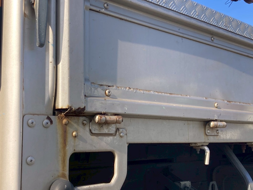 アオリコーナーにサビが有ります|日野 レンジャー TKG-FD7JMAG(2WD)の写真20