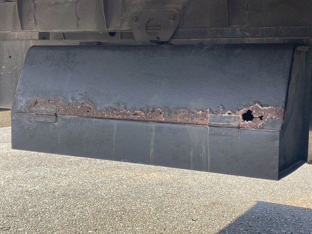 工具箱のフタに腐食、穴が有ります|日野 レンジャー TKG-FD7JMAG(2WD)の写真25