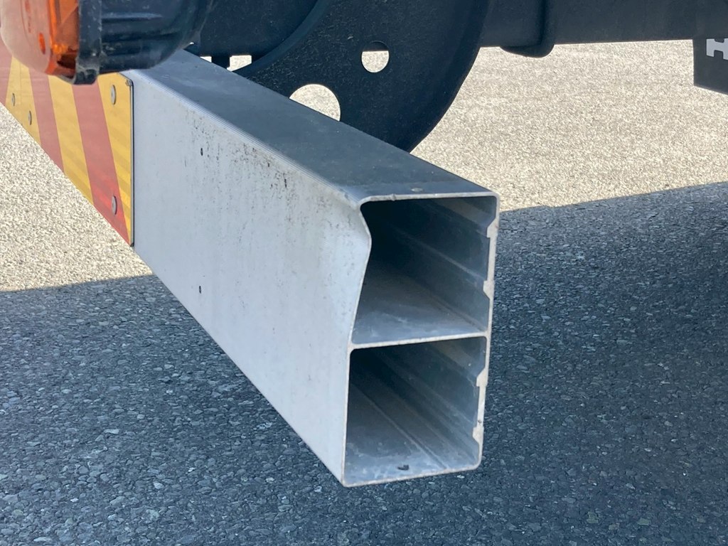 リアバンバーに曲り、カバー欠損が有ります|日野 レンジャー TKG-FD7JMAG(2WD)の写真27