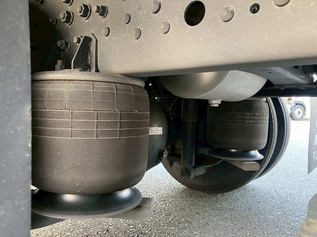 エアサスです。|三菱 ファイター 2KG-FK65F(2WD)の写真5