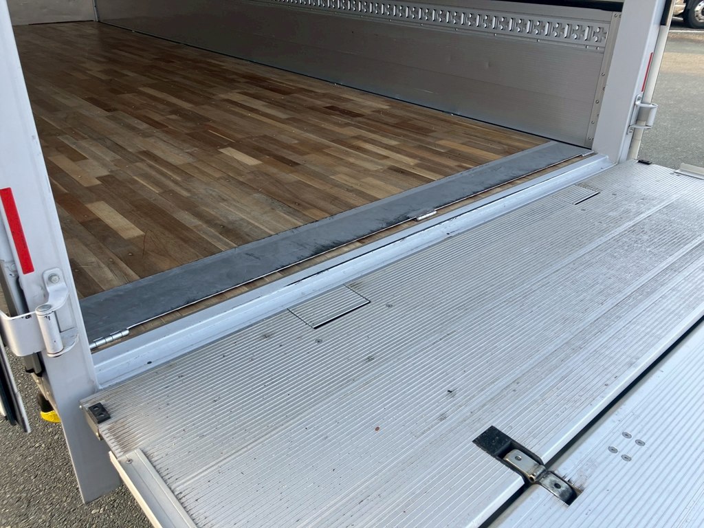 ゲートを上限まで上げた状態です。|三菱 ファイター 2KG-FK65F(2WD)の写真15