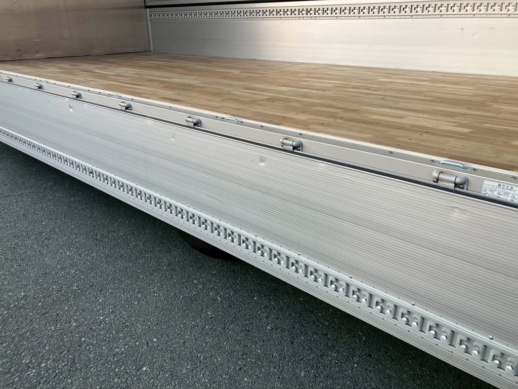 助手席側アオリ内側に凹みがあります。|三菱 ファイター 2KG-FK65F(2WD)の写真24