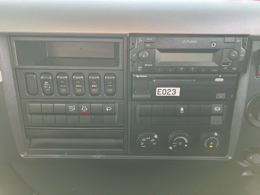 インパネ周りの状態です。|三菱 ファイター 2KG-FK65F(2WD)の写真30