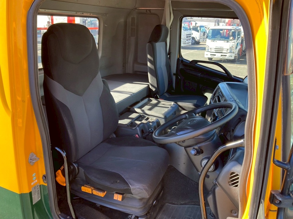 室内|日野 プロフィア QDG-SS1EKAAの写真8