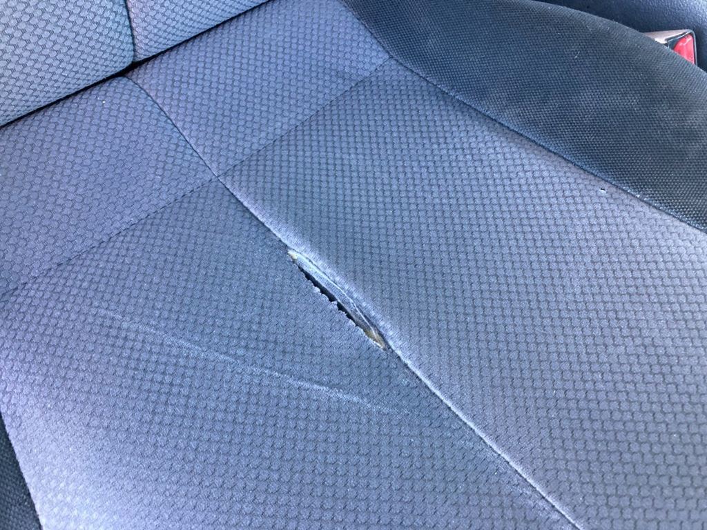 座面にほつれが有ります|日野 プロフィア QDG-SS1EKAAの写真10