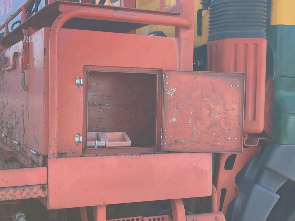 横にフタ付きです|日野 プロフィア QDG-SS1EKAAの写真15