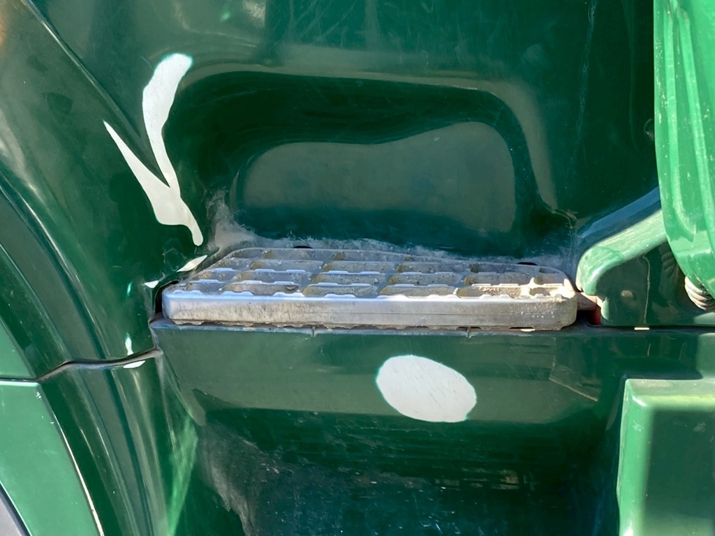 運転席側ステップ周辺にスレ、色剥げが有ります|日野 プロフィア QDG-SS1EKAAの写真21