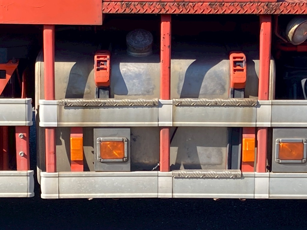 下の燃料タンクは200Lです|日野 プロフィア QDG-SS1EKAAの写真26