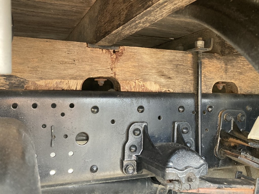 いすゞ フォワード TKG-FRR90S2(2WD)の写真27