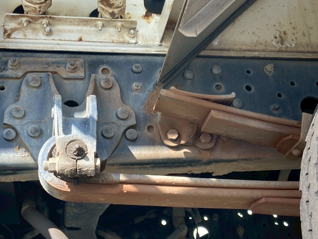 リアスプリング周辺の状態|三菱 ファイター 2KG-FK61F(2WD)の写真5