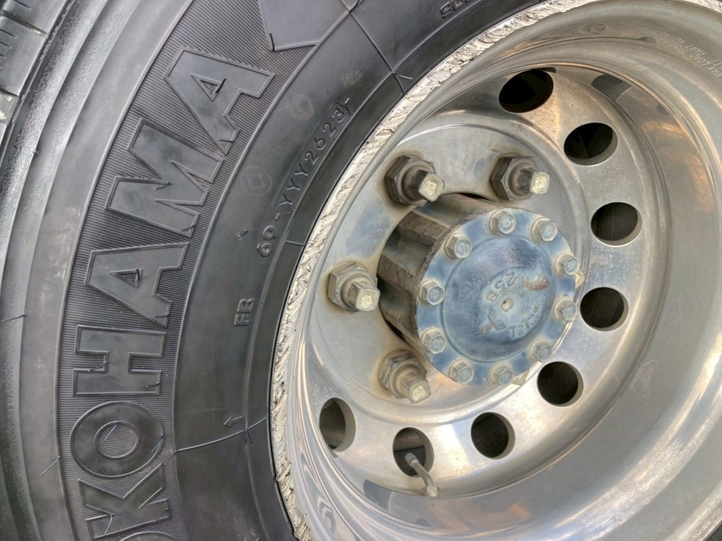 アルミホイルにすり傷が有ります|三菱 ファイター 2KG-FK61F(2WD)の写真40