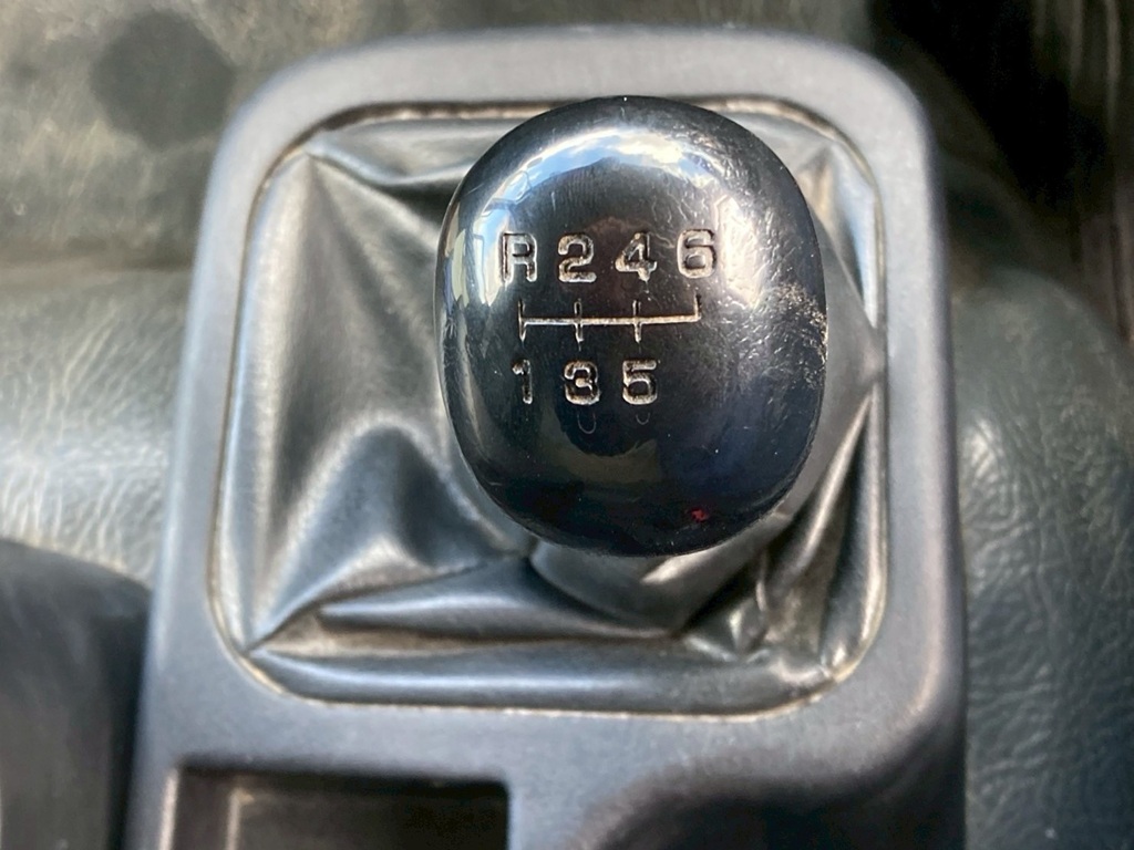 6速MTです|三菱 ファイター 2KG-FK61F(2WD)の写真49