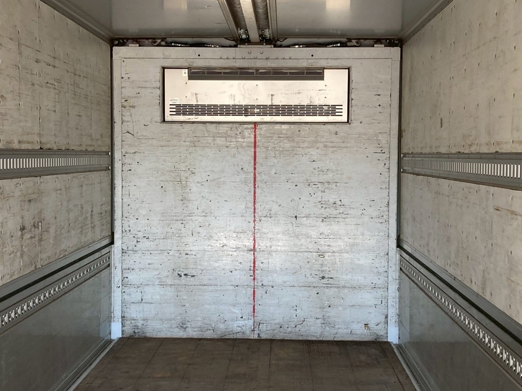 エバポレータ周辺、ラッシングレールは2段です|三菱 スーパーグレート QKG-FU54VZの写真12