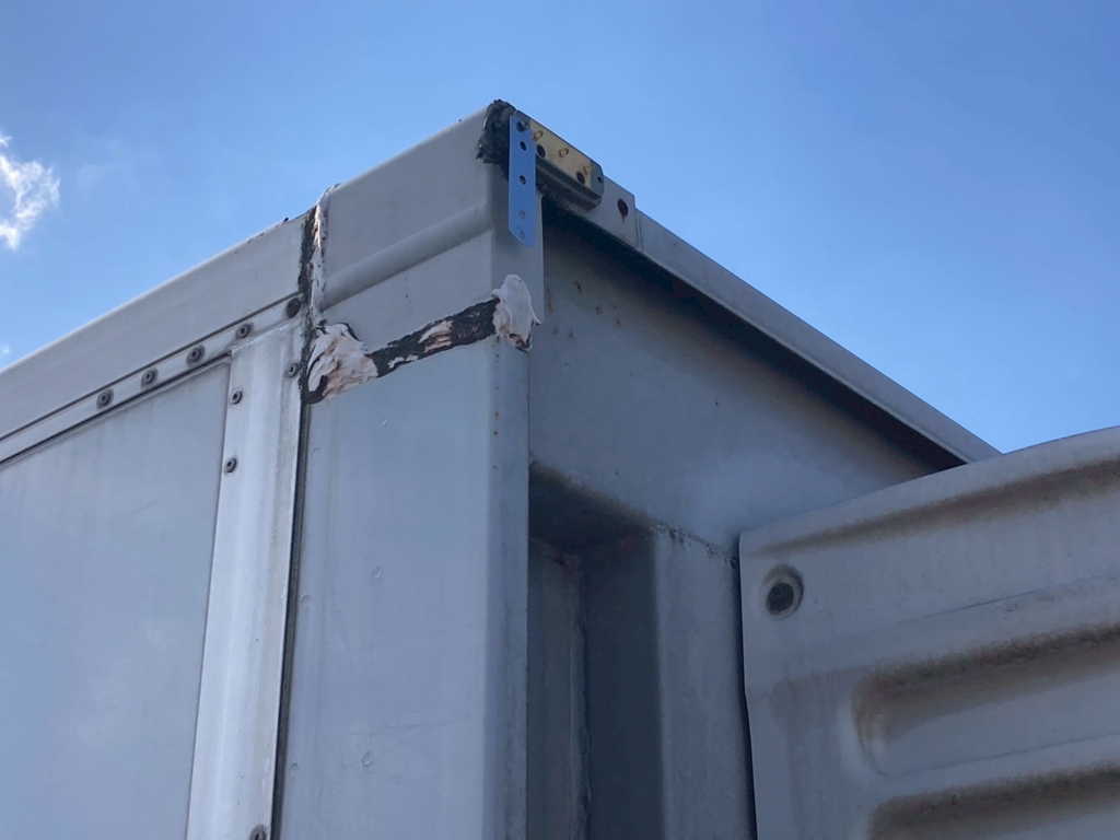 ウイング右肩にコーキング補修あり|三菱 スーパーグレート QKG-FU54VZの写真16