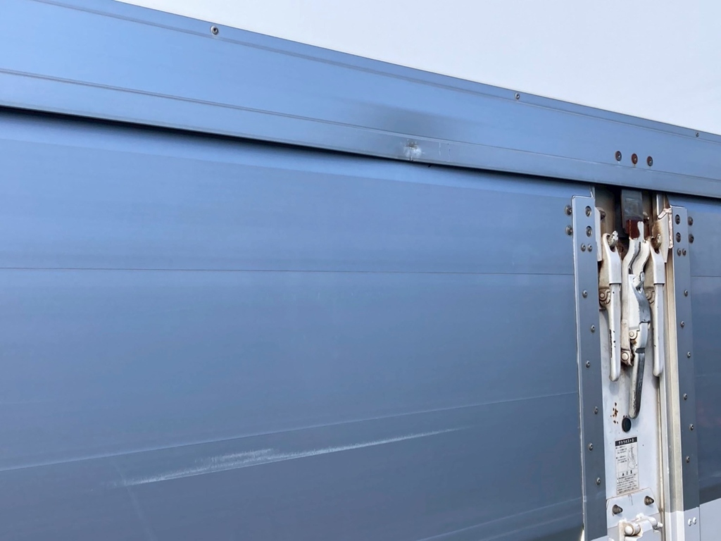 ウイングコーナーレールに凹みが有ります|三菱 スーパーグレート QKG-FU54VZの写真21