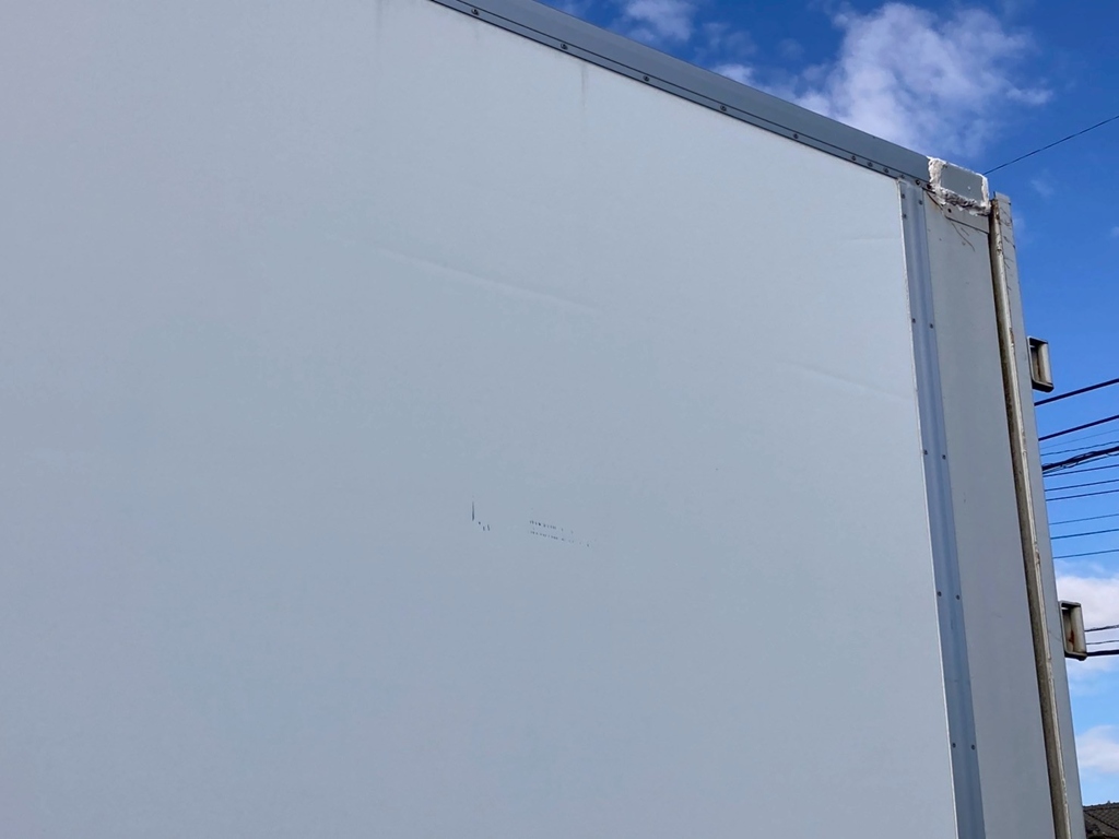 左ウイング側面にすり傷が有ります|三菱 スーパーグレート QKG-FU54VZの写真23