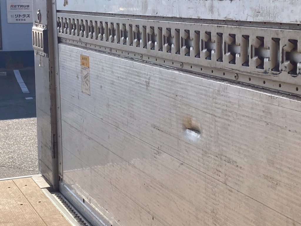 アルミブロック内側に凹み割れが有ります|三菱 スーパーグレート QKG-FU54VZの写真26