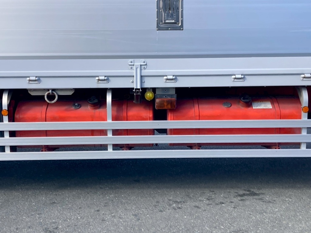 燃料タンクは300L×2本です|三菱 スーパーグレート QKG-FU54VZの写真29