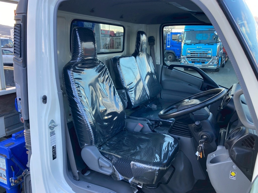 室内|日野 デュトロ 2RG-XZU712M(2WD)の写真7