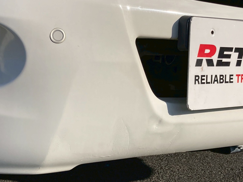 バンバーに凹みがあります|日野 デュトロ 2RG-XZU712M(2WD)の写真16