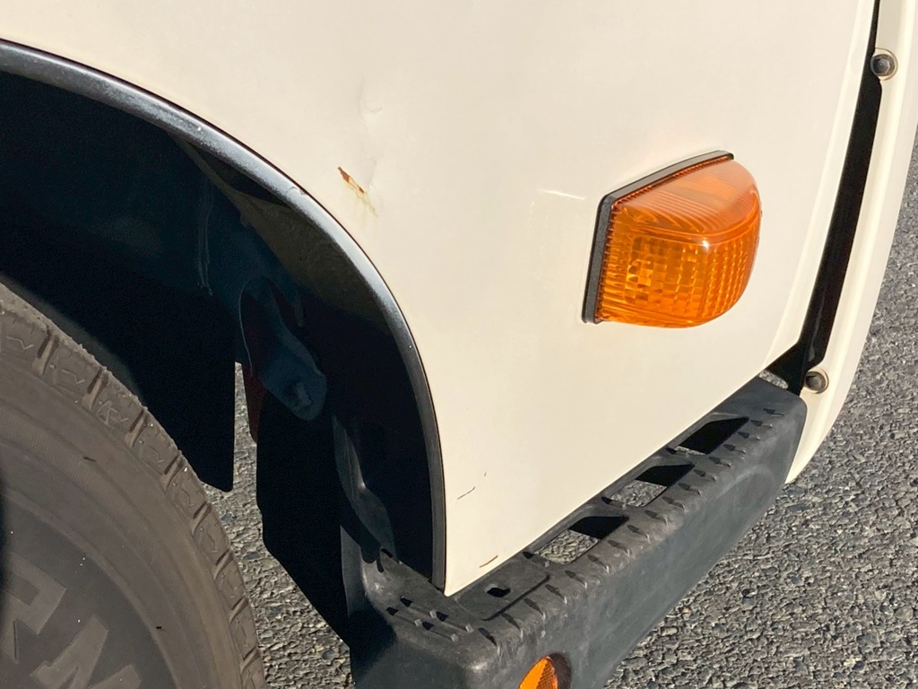 運転席ドアにすり傷|日野 デュトロ 2RG-XZU712M(2WD)の写真17