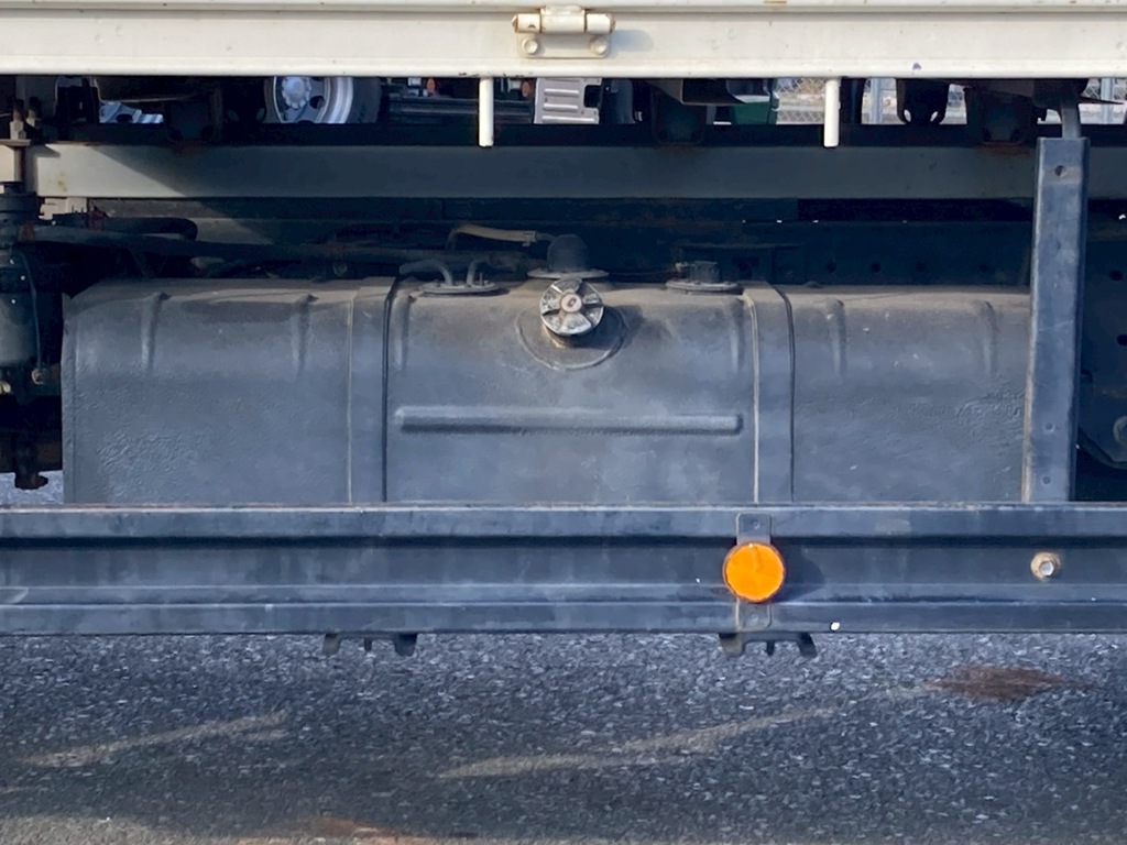 燃料タンクは100Lです|日野 デュトロ 2RG-XZU712M(2WD)の写真21