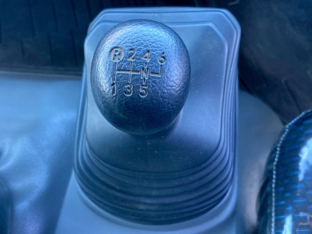 6速MTです|日野 デュトロ 2RG-XZU712M(2WD)の写真24