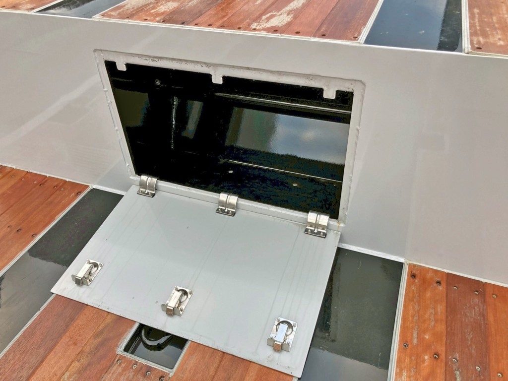 段落ち部分に物入れが付いています。|トレクス PLB34114改の写真12