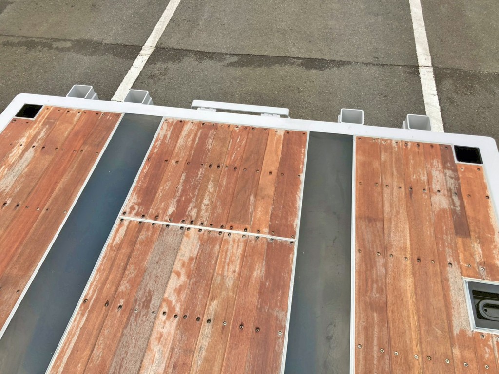 先頭部分にスタンション穴が付いています。|トレクス PLB34114改の写真13