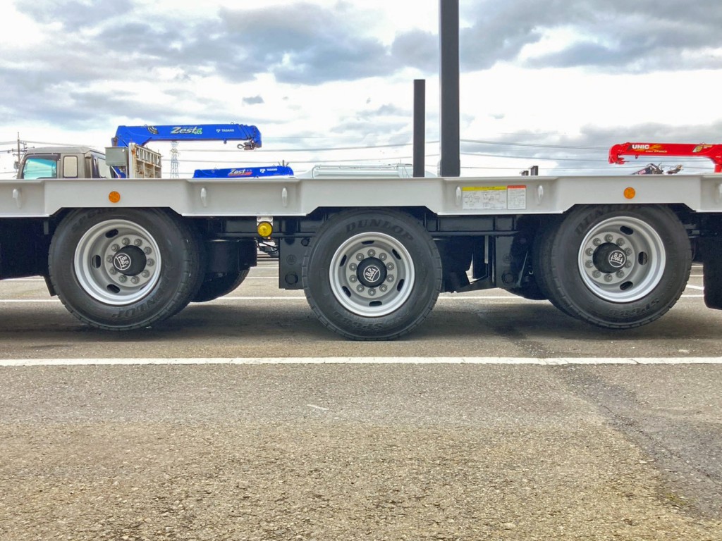 リフトアクスル機能付きです。(1・3軸目がリフトアップします)|トレクス PLB34114改の写真19