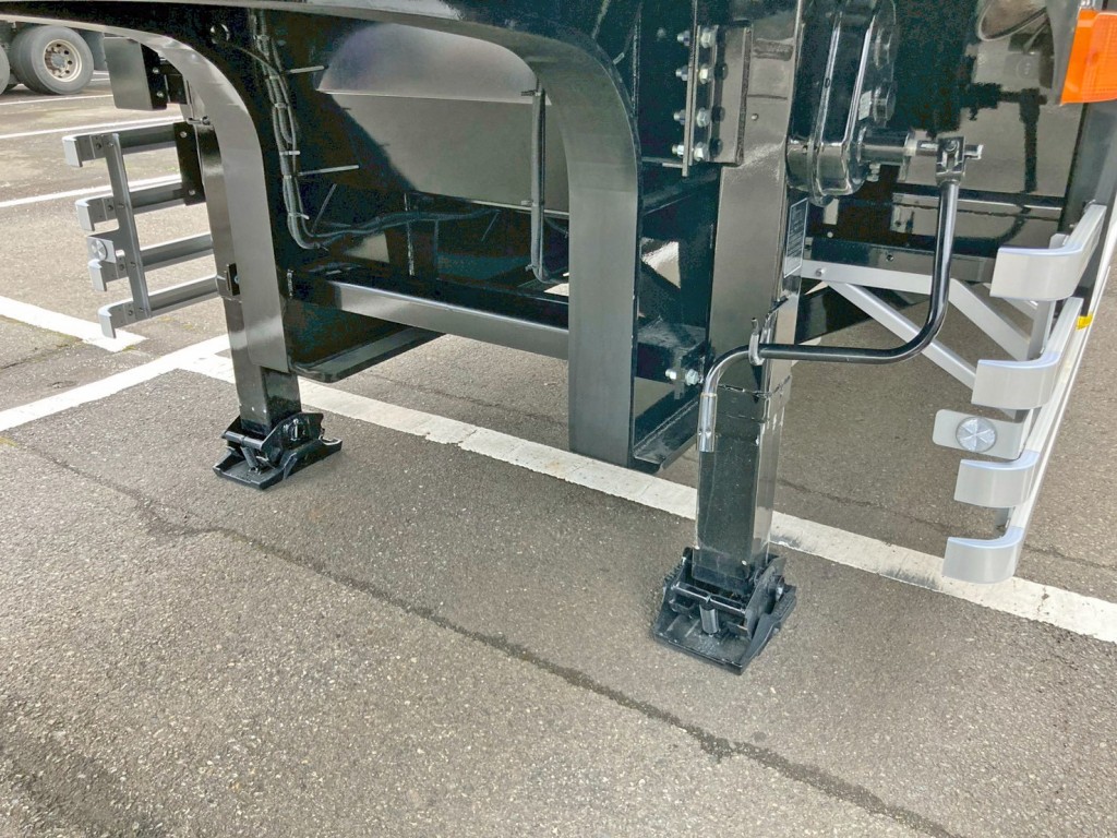 脚は手動式です。|トレクス PLB34114改の写真24