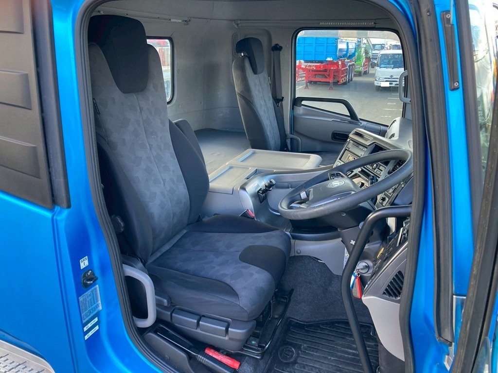 UDトラックス  2PG-GK5AABの写真5