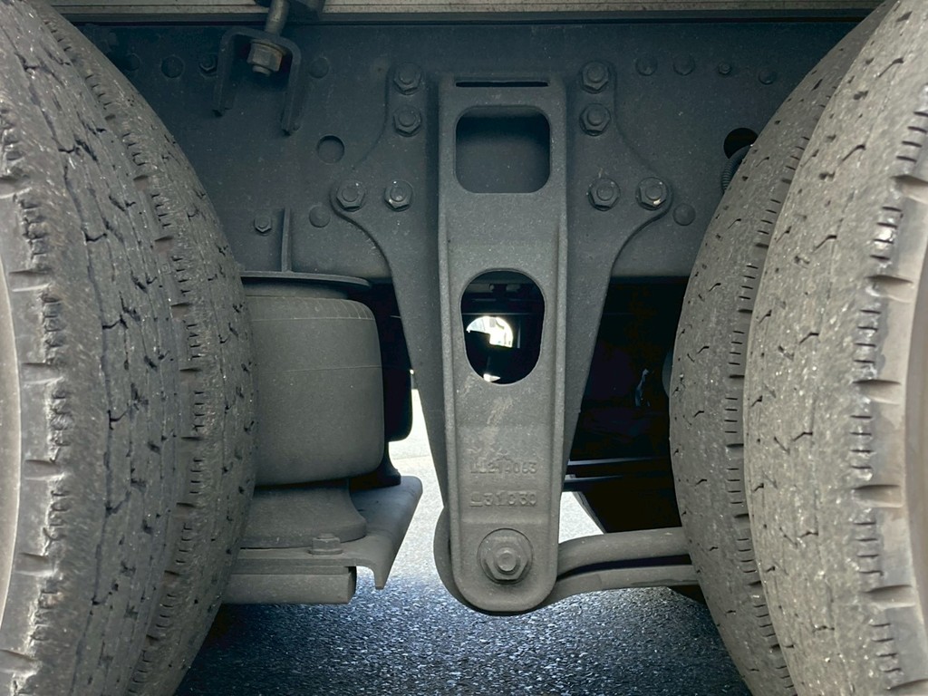 リアエアサス廻り|三菱 スーパーグレート 2PG-FS74HZの写真5