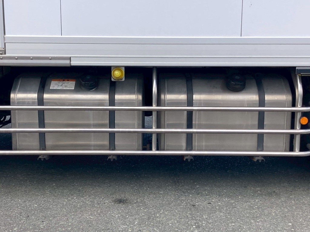 燃料タンクはアルミの300L×2ケ|三菱 スーパーグレート 2PG-FS74HZの写真22