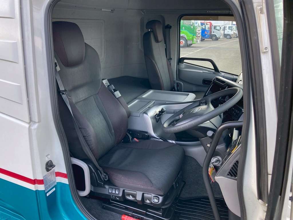 室内|UDトラックス クオン 2PG-CG5CAの写真7