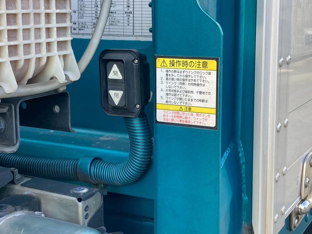 前方ウイングスイッチ|UDトラックス クオン 2PG-CG5CAの写真14