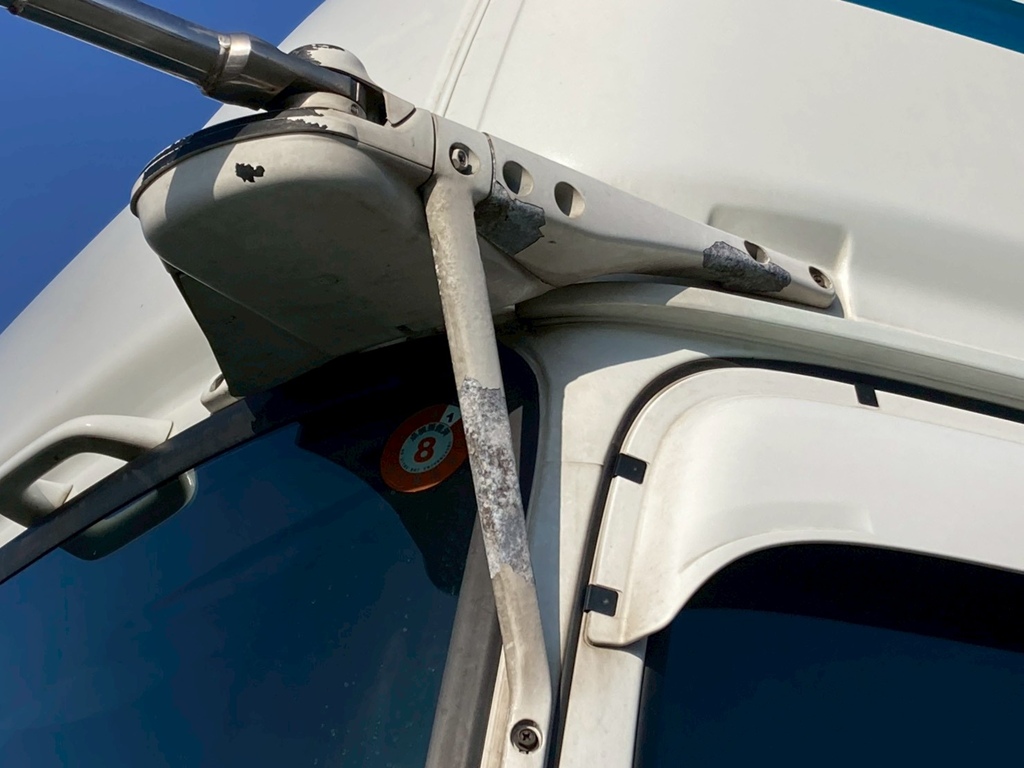 左ミラーステーに色剥げが有ります|UDトラックス クオン 2PG-CG5CAの写真16