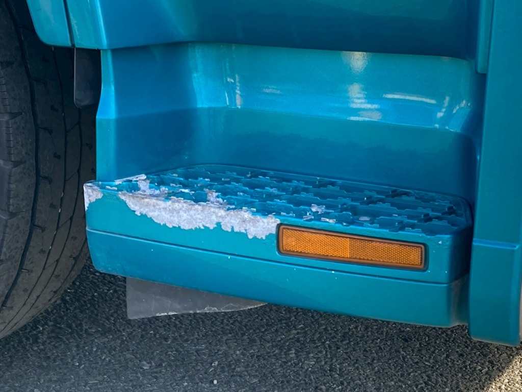 ステップに色剥げが有ります|UDトラックス クオン 2PG-CG5CAの写真19