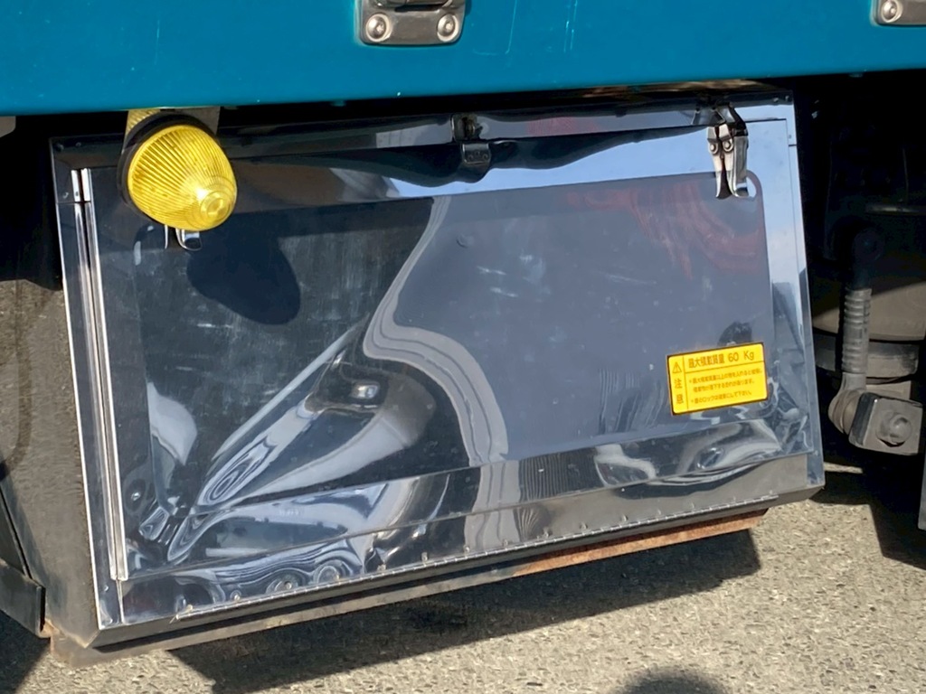 工具箱のフタに曲りがあります|UDトラックス クオン 2PG-CG5CAの写真24