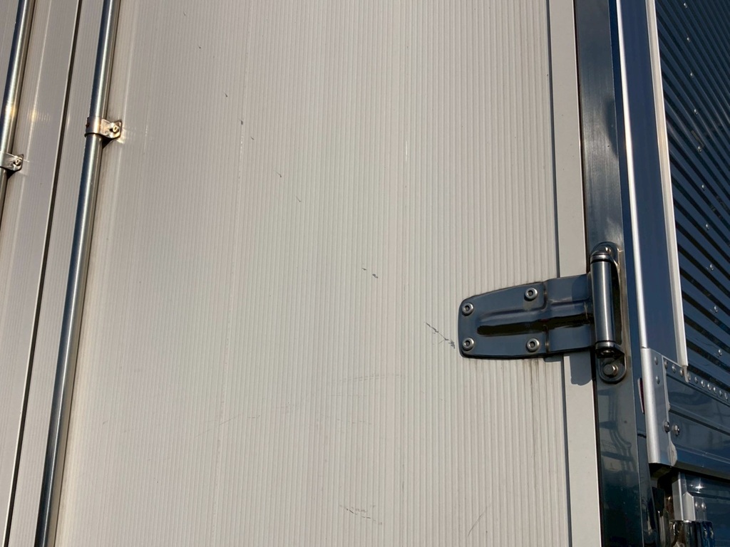 リア観音ドアにすり傷が有ります|UDトラックス クオン 2PG-CG5CAの写真25