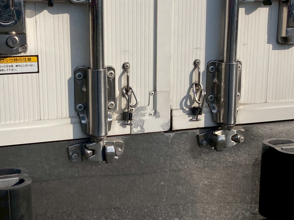 色剥げ箇所が有ります|UDトラックス クオン 2PG-CG5CAの写真26