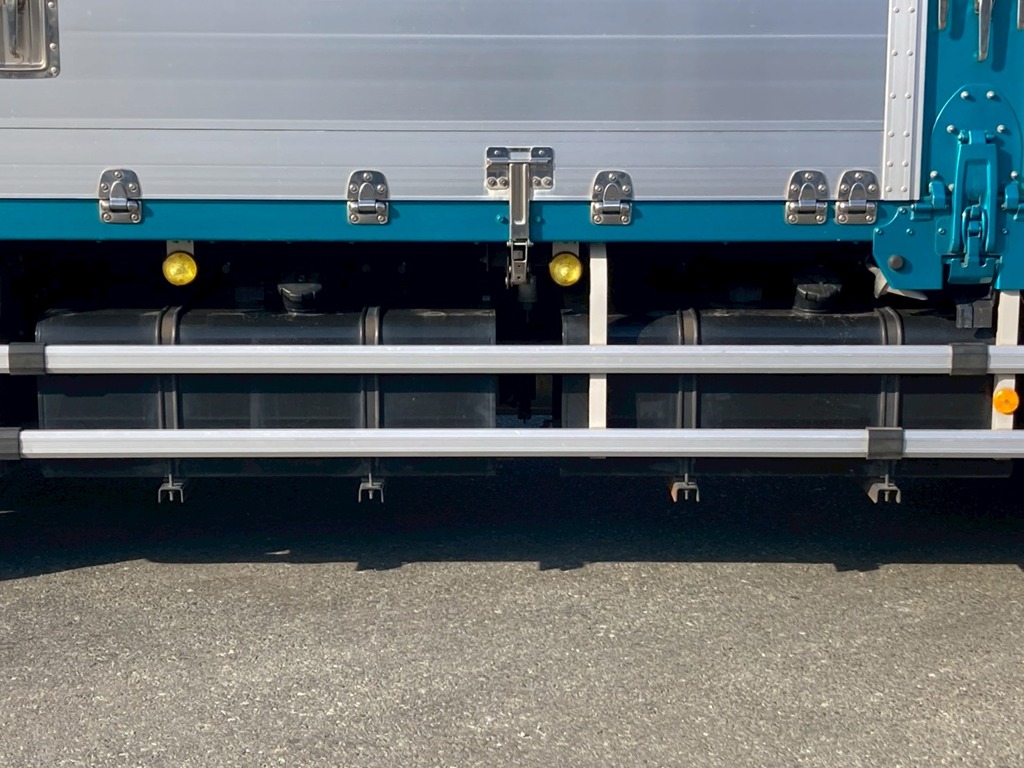 燃料タンクは300L×2ケ|UDトラックス クオン 2PG-CG5CAの写真30