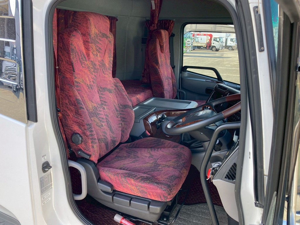 カスタムキャブです|UDトラックス クオン 2PG-CG5CAの写真7