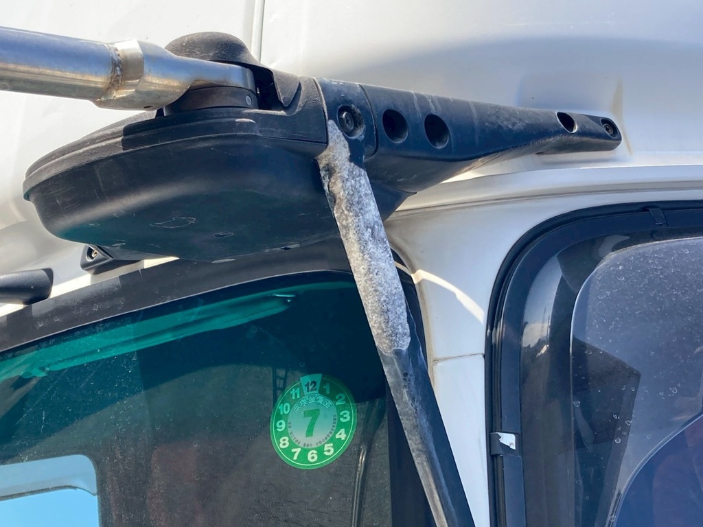 ミラーステーに色剥げが有ります|UDトラックス クオン 2PG-CG5CAの写真12