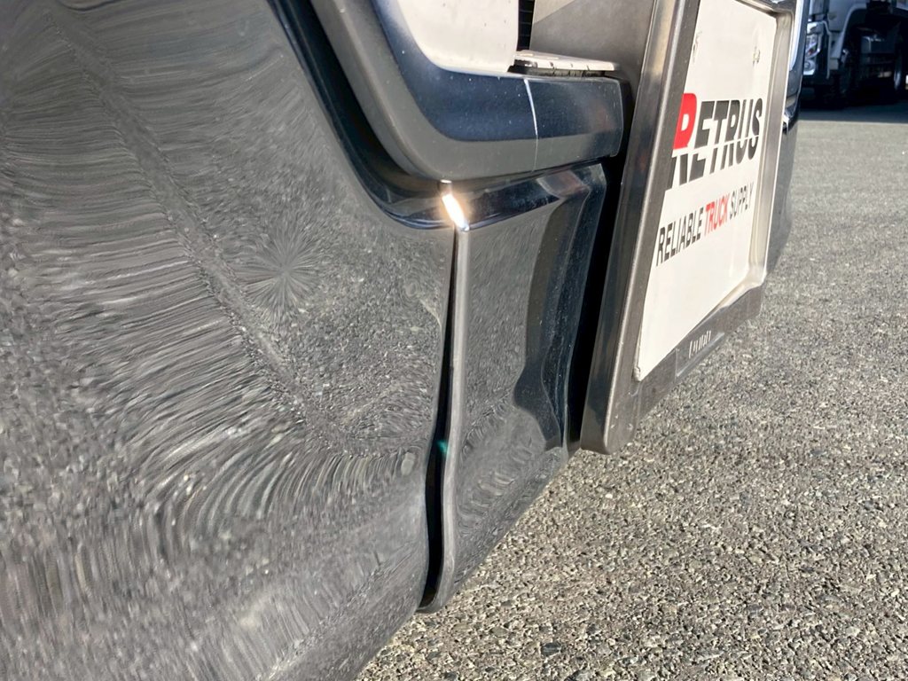 フロントバンバーに曲りズレが有ります|UDトラックス クオン 2PG-CG5CAの写真13