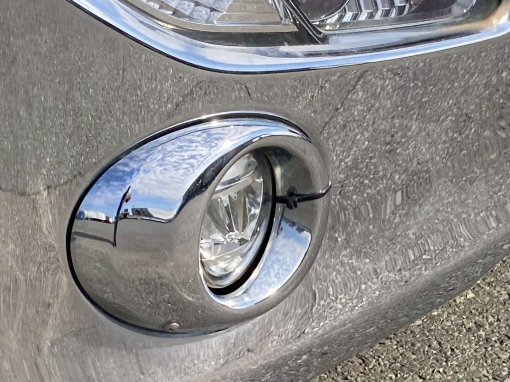 フォグランプカバー外れをクリップ止めしてあります|UDトラックス クオン 2PG-CG5CAの写真14