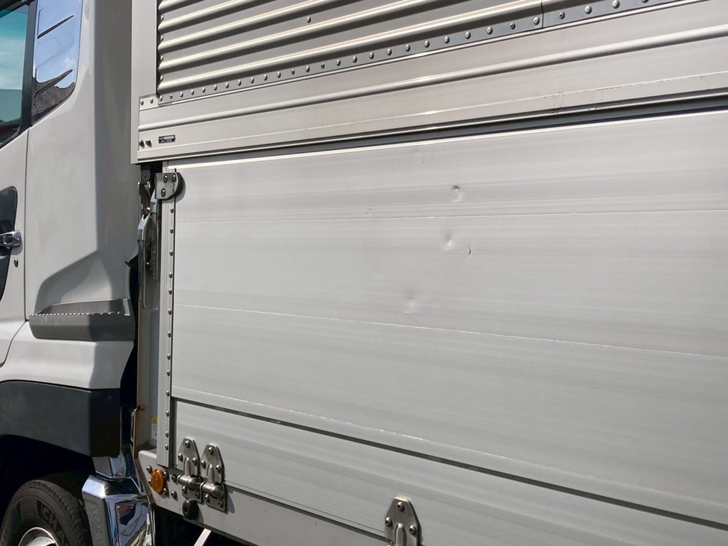 左側にも同様にホイルキズが有ります|UDトラックス クオン 2PG-CG5CAの写真18