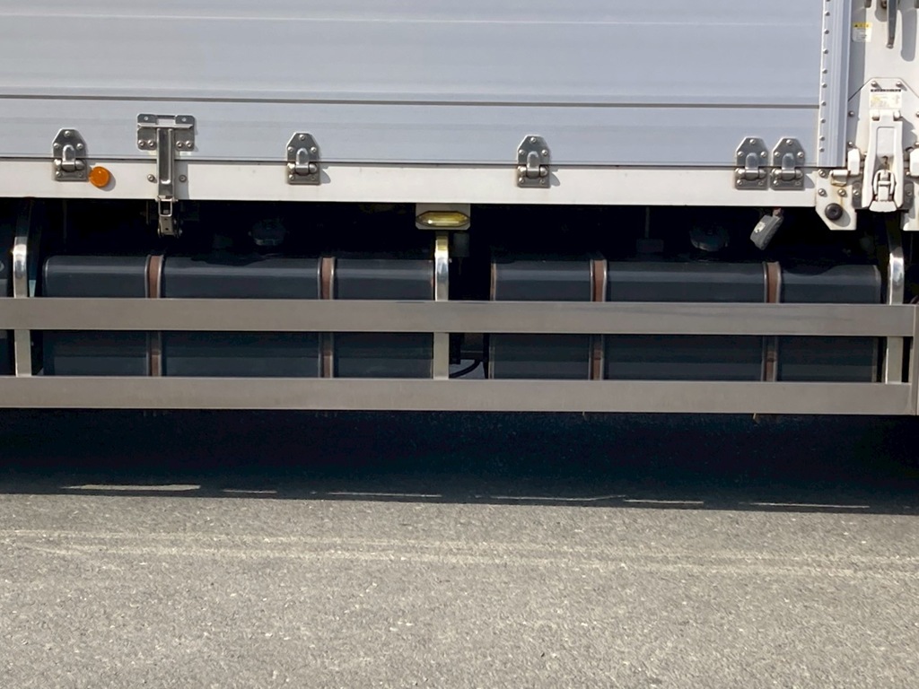 燃料タンクは300L×2ケ|UDトラックス クオン 2PG-CG5CAの写真25