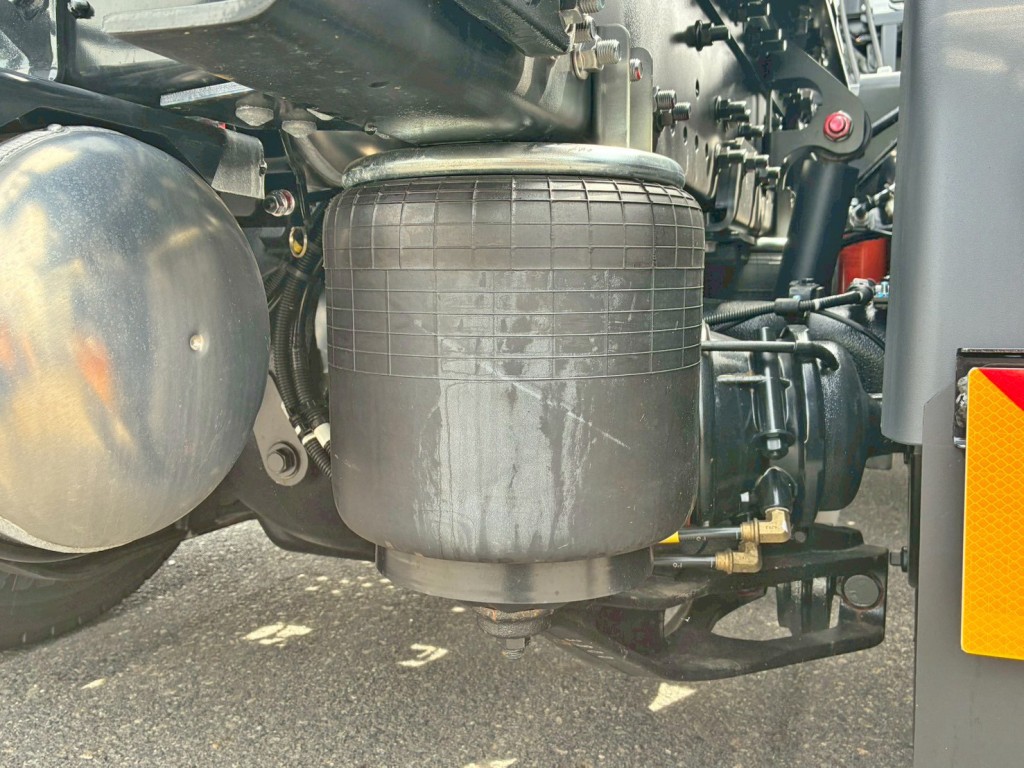エアサスです。|日野 プロフィア 2DG-SH1AGGCの写真5